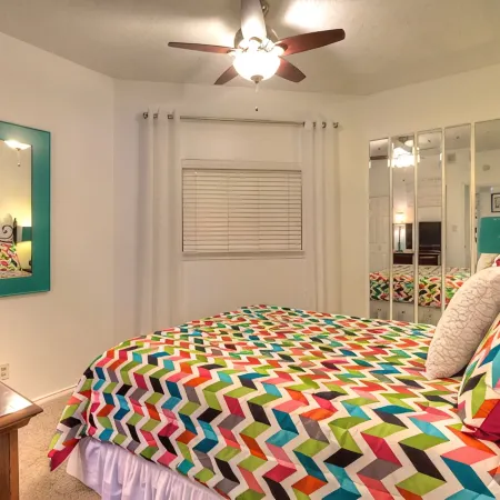 Updated Single Story Comal River Condo with Pool-Walk to Downtown NB