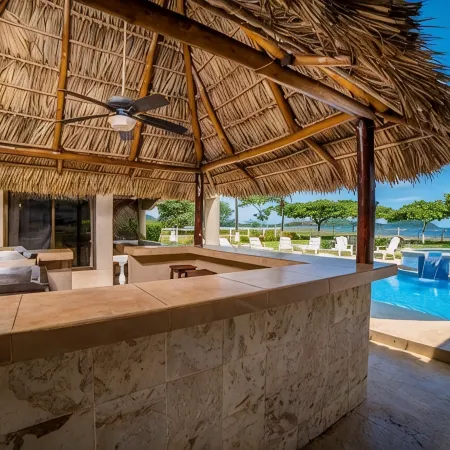 Amazing Beach Front Condo w/ Pool, Endless Beach, Flamingo/Potrero