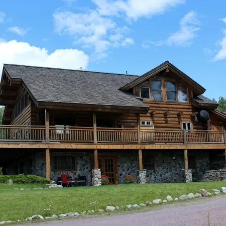 2 BD, 2B with Jet Bath Tub, Sauna, Sleeps 6, 2 minutes from West Glacier
