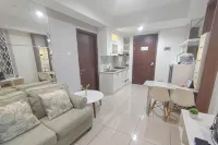 1BR near Mall at Grand Sungkono Lagoon Apartment By Travelio - Apartments