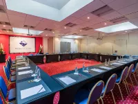 Hotel Residence Europe & Spa Hotels in Clichy