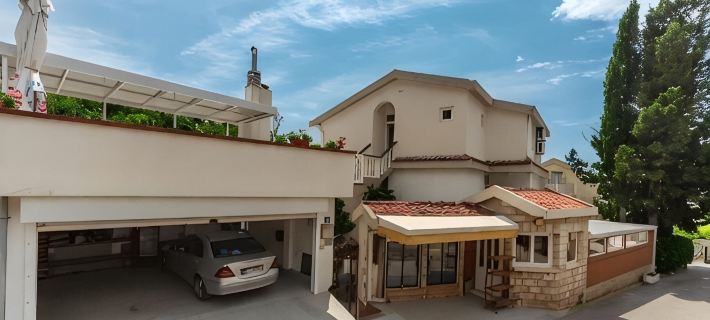 Apartments Harmonija Hotels in Bečići