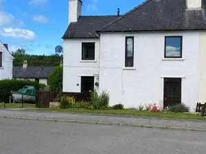 No 5 Newly Refurbished 4 Bedroom House