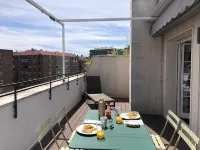 Feelathome Waldorf Suites Apartments - 4 ดาว