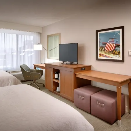 Hampton Inn Salt Lake City-Downtown Отели рядом с достопримечательностью «Конгресс-центр Salt Palace»