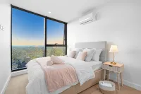 Highrise Skyline Spectacular View Luxury 2B2B1P