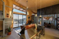 Off-Grid, Modern Cliff House - 4 étoiles
