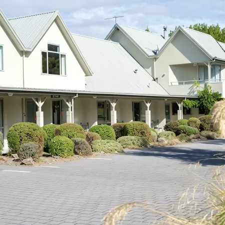 Colonial Manor Motel