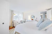 Downtown Chatham Gem – Walk to Beach, Shops, C.B.I, & Dining Family-Friendly!