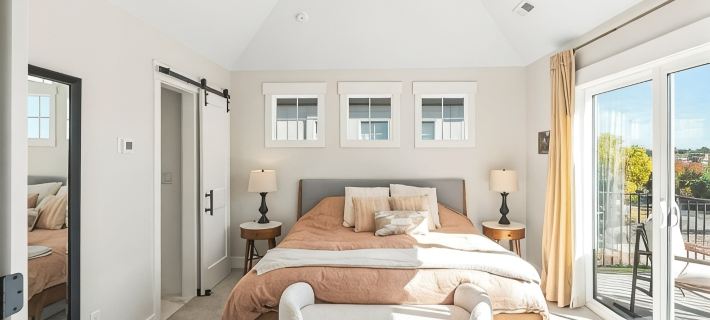 Bright/Beautiful new townhome near Old Town Arvada/Quick access to the Mountains Hotels in Arvada