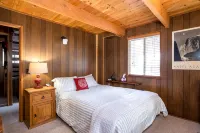 Charming, renovated Carnelian Bay Cabin