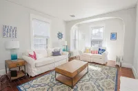 Downtown Historic Home - Free Parking & Backyard! - Bungalows