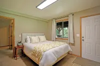 Come and enjoy our Cozy Coastal Cabin