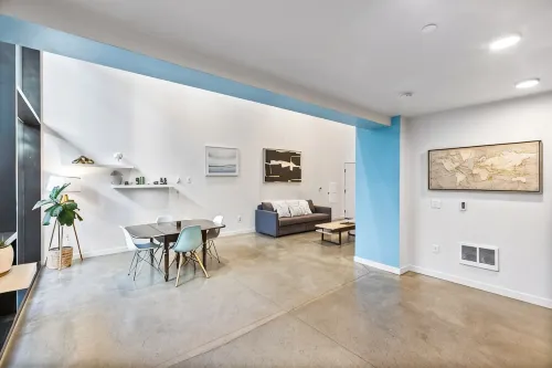 Open Loft in Redmond Core - 92 Walkscore! - parking