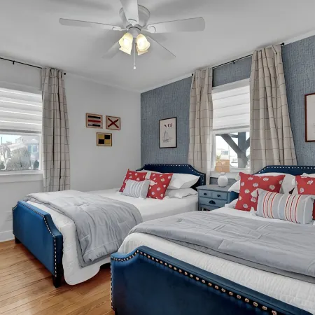 Ocean View-Pet Friendly- 1min walk to beach-sleeps 6