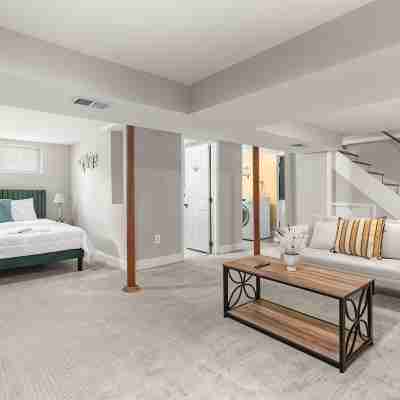 Newly Active Beautiful 5-Bedroom House in a Prime Location Near DC Rooms