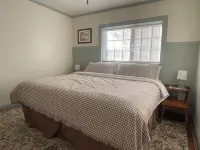 Newly Remodeled 3BR Cottage w/ Hot Tub - Fire Pit - Near Wisconsin Dells - Wifi
