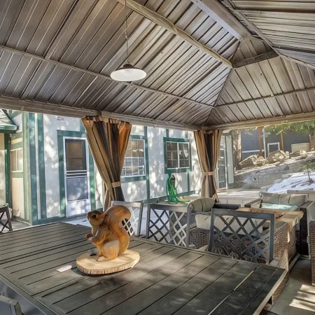 4 Bed 3Bath Mountain House in Peaceful Lake Arrowhead with WiFi, AC, Backyard
