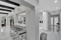 LUX 6BR 4Bath Htd Pool & Jacuzzi Mini Golf G-Room - Wifi