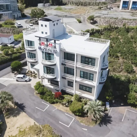 Hera Castle Pension Отели рядом с достопримечательностью «Тематический парк Chocolate Land»