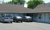 Oakdale Motel - parking