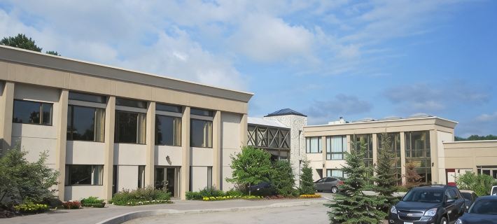 Pinestone Resort & Conference Centre Hotele w: Haliburton County