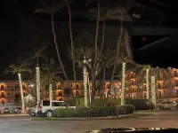 Beautiful Relaxing, Waterside Views! Walking Distance, Elevator,Garage, Pool&Spa - Private Pools