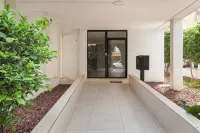 Bright 2BR  Rooftop  Walk to Beach - 3-Star