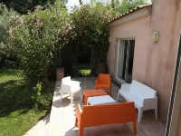 Upscale villa near UZES, private swimming pool, enclosed grounds, Wifi. - 3 étoiles