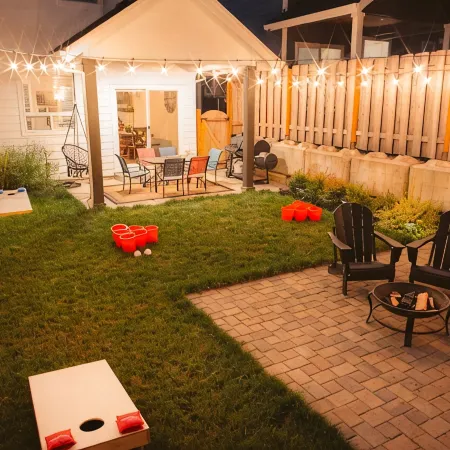 Cozy Modern Farmhouse, King bed, great yard, pets!