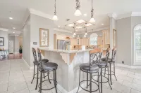Right at Home-Midland Sprawling Ranch House with Pool Cabana and Playground - 4つ星