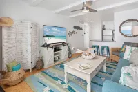 🌊 EPIC Oceanfront Condo at Hale Kona Kai #403, TOP FLOOR, ELEVATOR, CENTRAL AC 🐬 - 4-Star