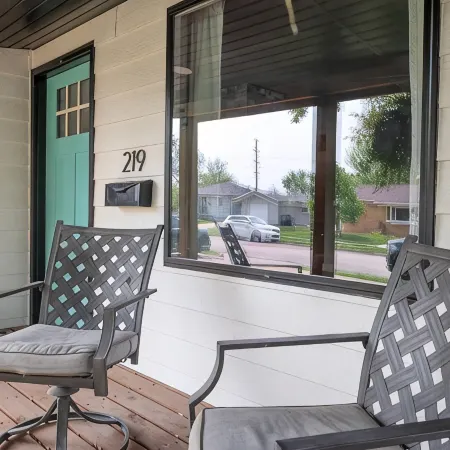 Bright & Modern 4Br with Large Jacuzzi Tub Near Favored Black Hills Attractions