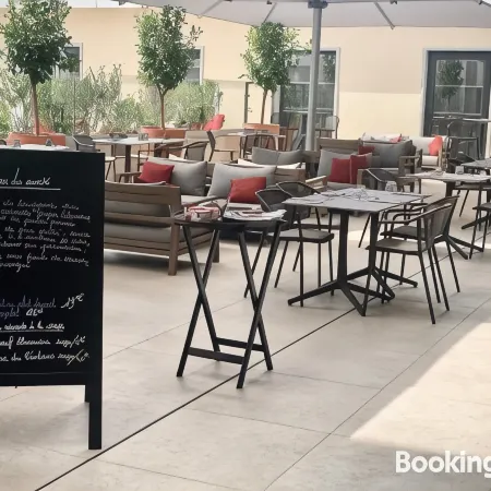 Mercure Avignon TGV Hotel et Spa