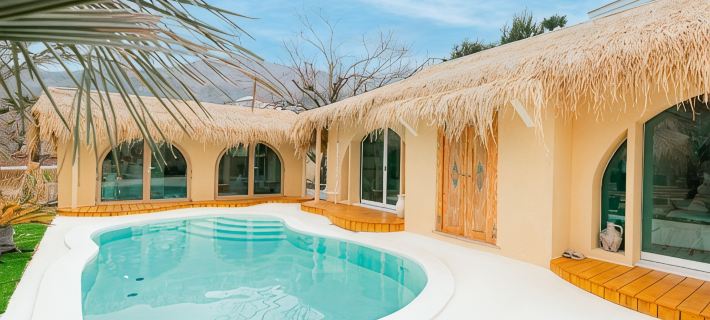 Barbara Bali Pool Villa Hotele w: Geoje-si