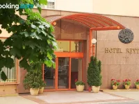 Hotel Reytan Hotels near COS Torwar