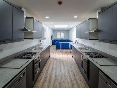 76 Bournbrook Road Equipped Studios Near QE