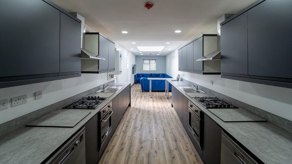 76 Bournbrook Road Equipped Studios Near QE