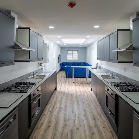 76 Bournbrook Road Equipped Studios Near QE
