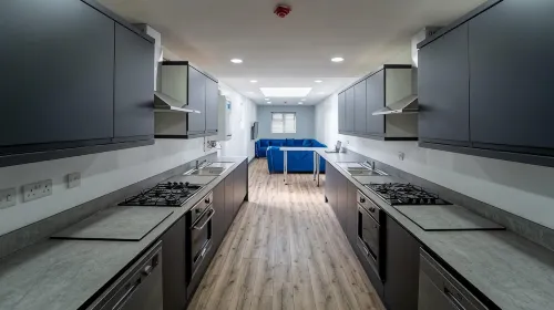 76 Bournbrook Road Equipped Studios Near QE - Pensions