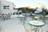 Hotel les Rosiers - parking