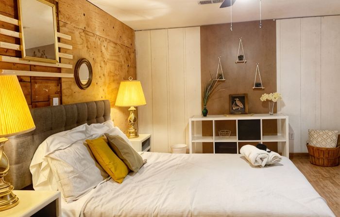 Stylish Apartment in Historic Downtown Parkville