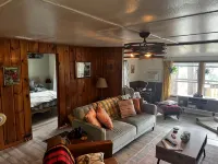 Cozy vintage cabin on a private lake in the Northwoods. - Chalets