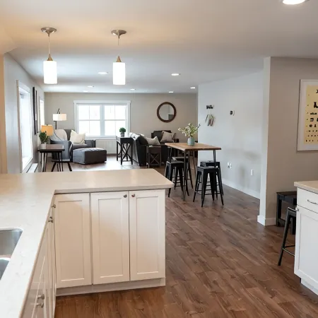 Spacious and Bright Downtown APT with River View