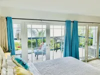 Easy location, Ocean view, Sunsets, Jeep Available, Solar, Battery Power, Wifi Hotels in Southside