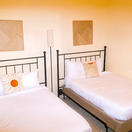 Casa de Carmen Pool House!! Family + Pet Friendly!! Perfect for Large Groups!!
