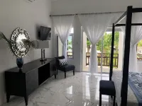 Fully staffed. private, Beachfront villa with a pool in Negril, Jamaica