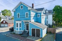 Roomy Themed 3Br Historic Salem, Near Boston, with Parking, Walk to Attractions.