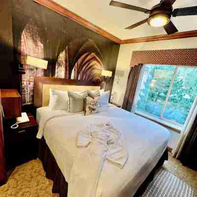 Ski In/Out Harry Potter Villa w/Ski Run Views & Private Steam Shower! Rooms