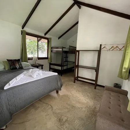 Casita de 2 Plantas Cerca del Parque Nacional Tortuguero. Ideal Para Relajarse